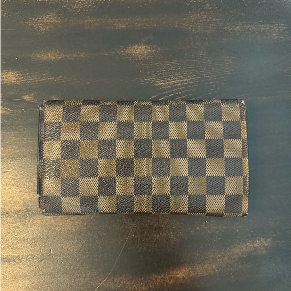 LV Damier Ebene Wallet - Picture 9 of 9